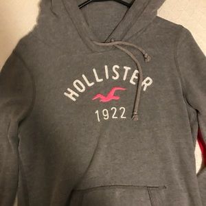 CUTE GREY HOLLISTER HOODIE!!